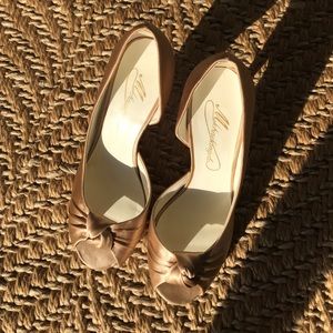 michaelangelo Shoes - Gold/tan shiny heels michaelangelo Shoes - Gold/tan shiny heels